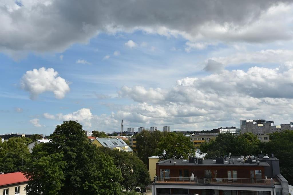 Kahe Magamistoaga Ja Suure Elutoaga 3-Toaline Korter Vaatega Tallinna Aerikeskusele Extérieur photo
